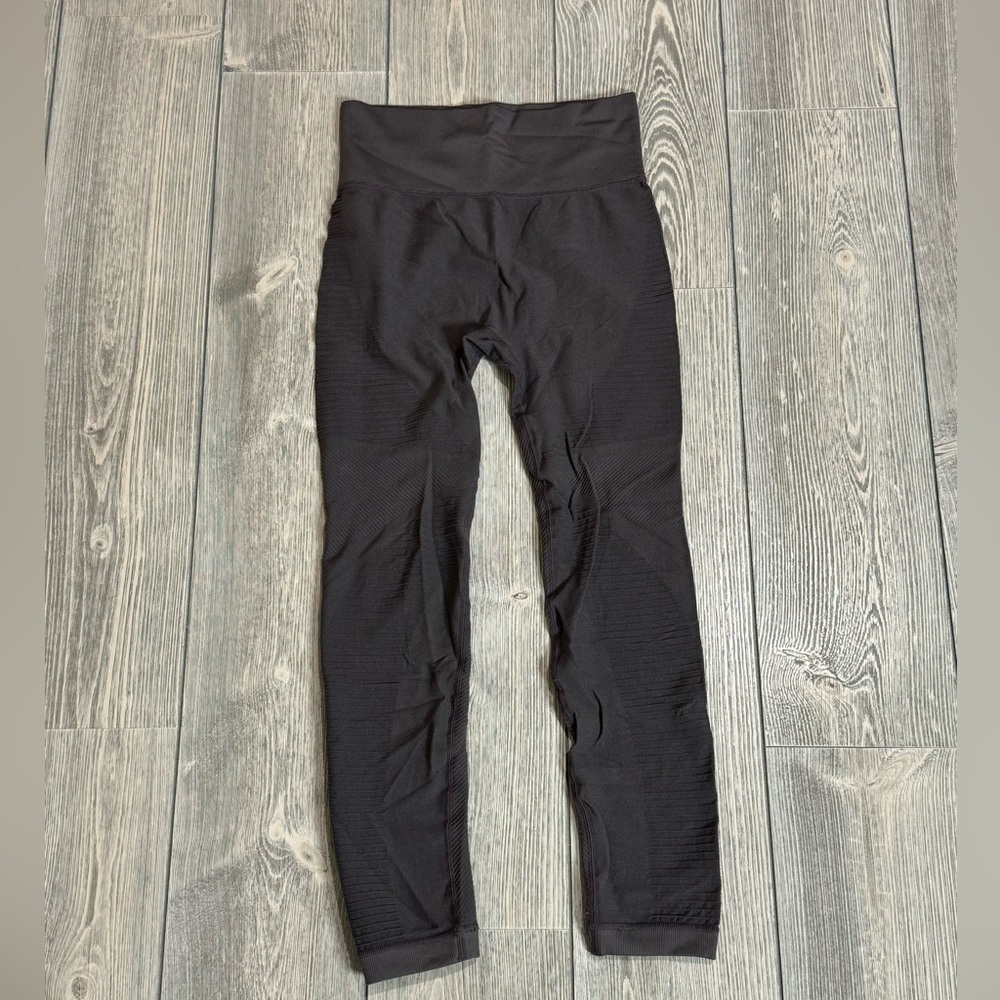 Savvi Eggplant Moto Leggings Size M/L Like New Condition Athletic Wear - Picture 7 of 10